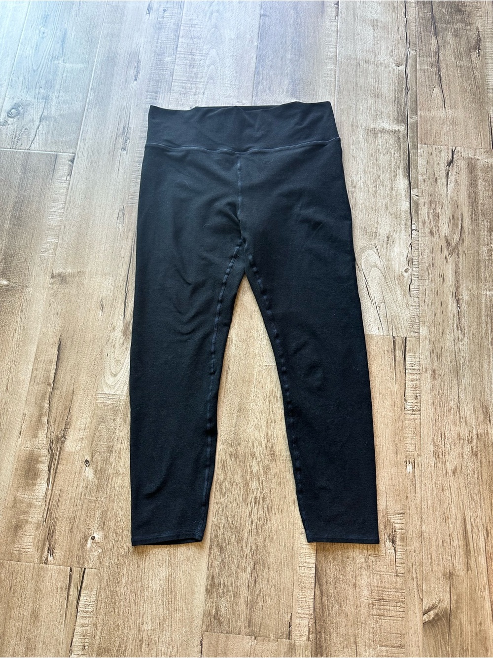 Vuori Black Stretch 3/4 Leggings Size Large